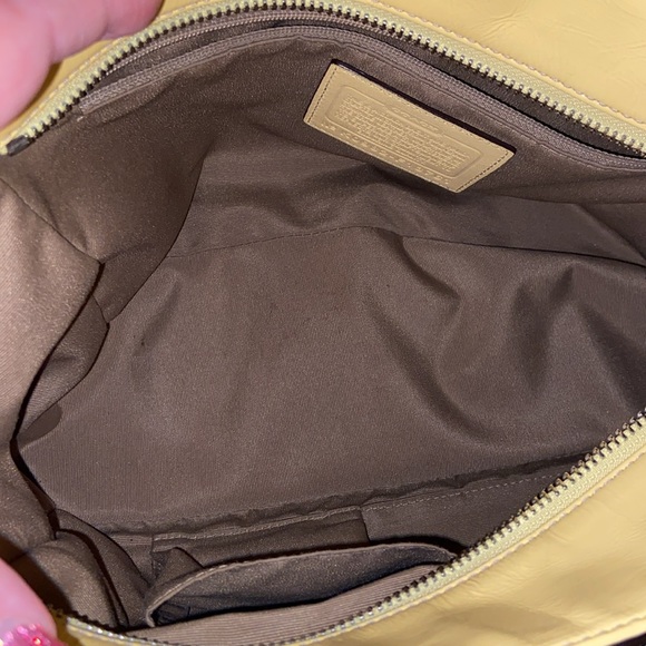 Coach Gallery East West Tote EUC - Picture 8 of 9